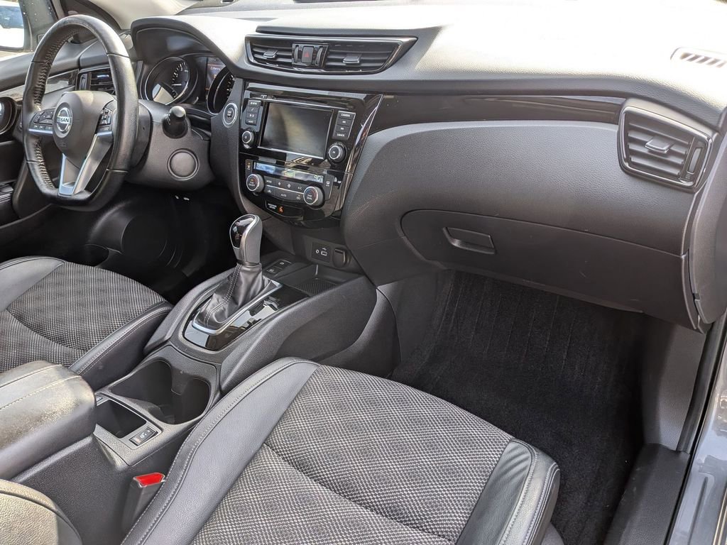 Used 2022 Nissan Rogue Sport SV w/ Technology Package image 24
