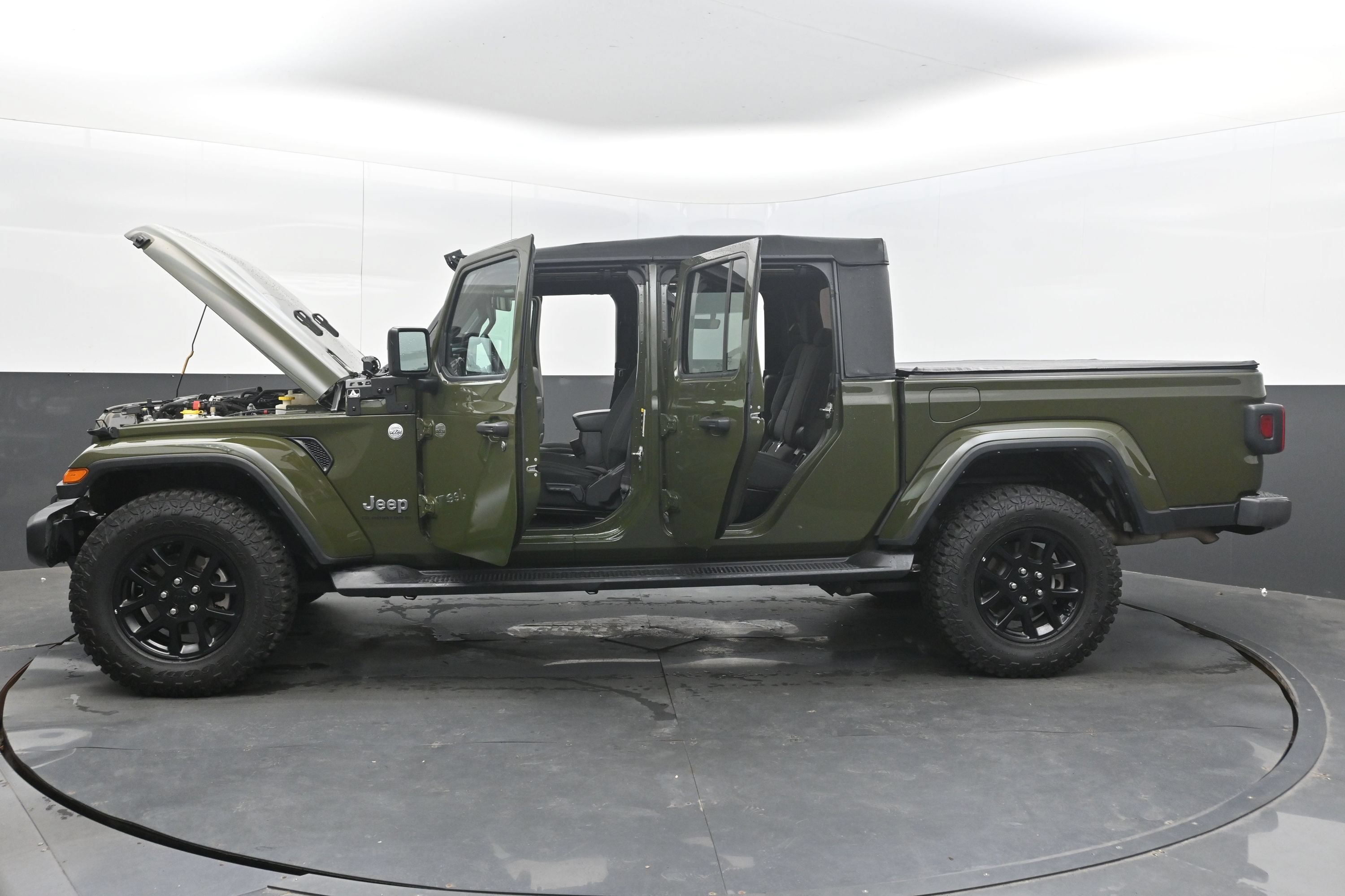 Used 2023 Jeep Gladiator Overland AWD/4WD image 42