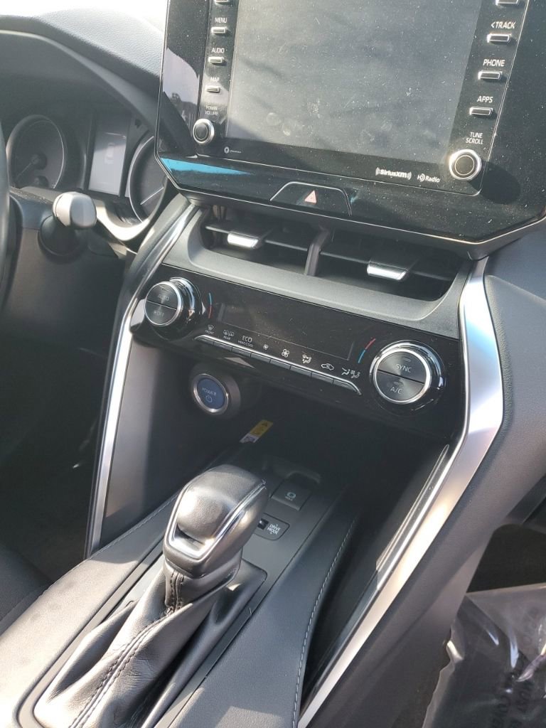 Used 2021 Toyota Venza LE w/ Carpet Mat Package (TMS)