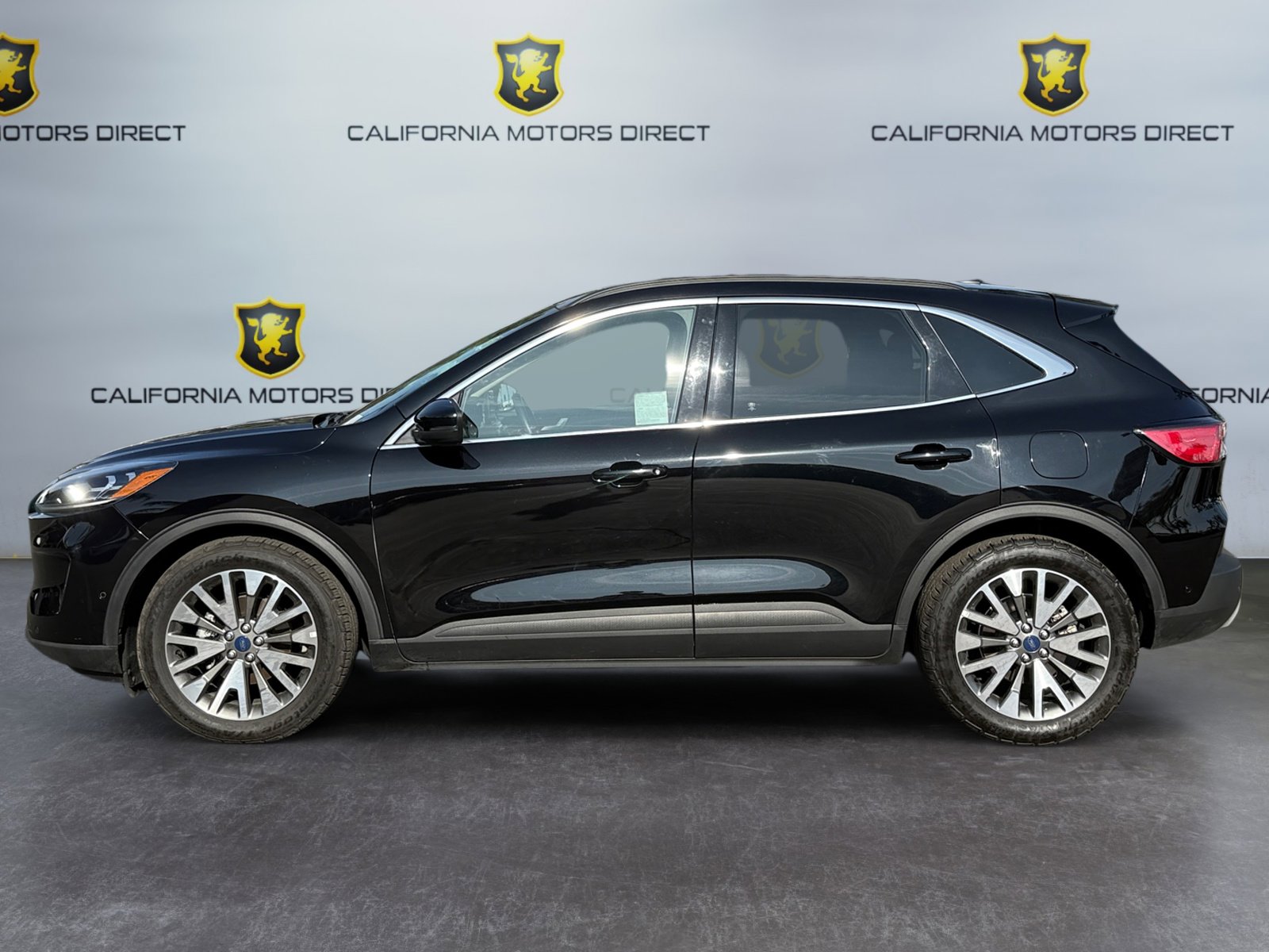 Used 2020 Ford Escape Titanium image 2