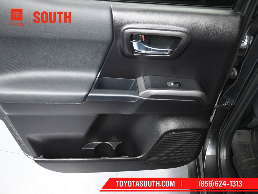 Used 2020 Toyota Tacoma TRD Off-Road AWD/4WD image 35