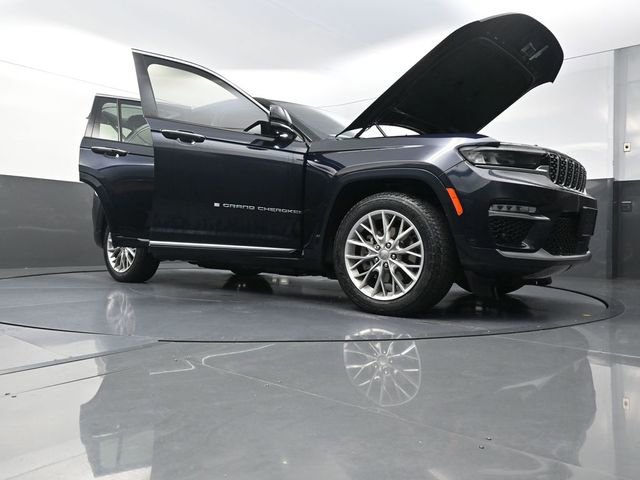 Used 2022 Jeep Grand Cherokee Summit w/ Luxury Tech Group V AWD/4WD image 20