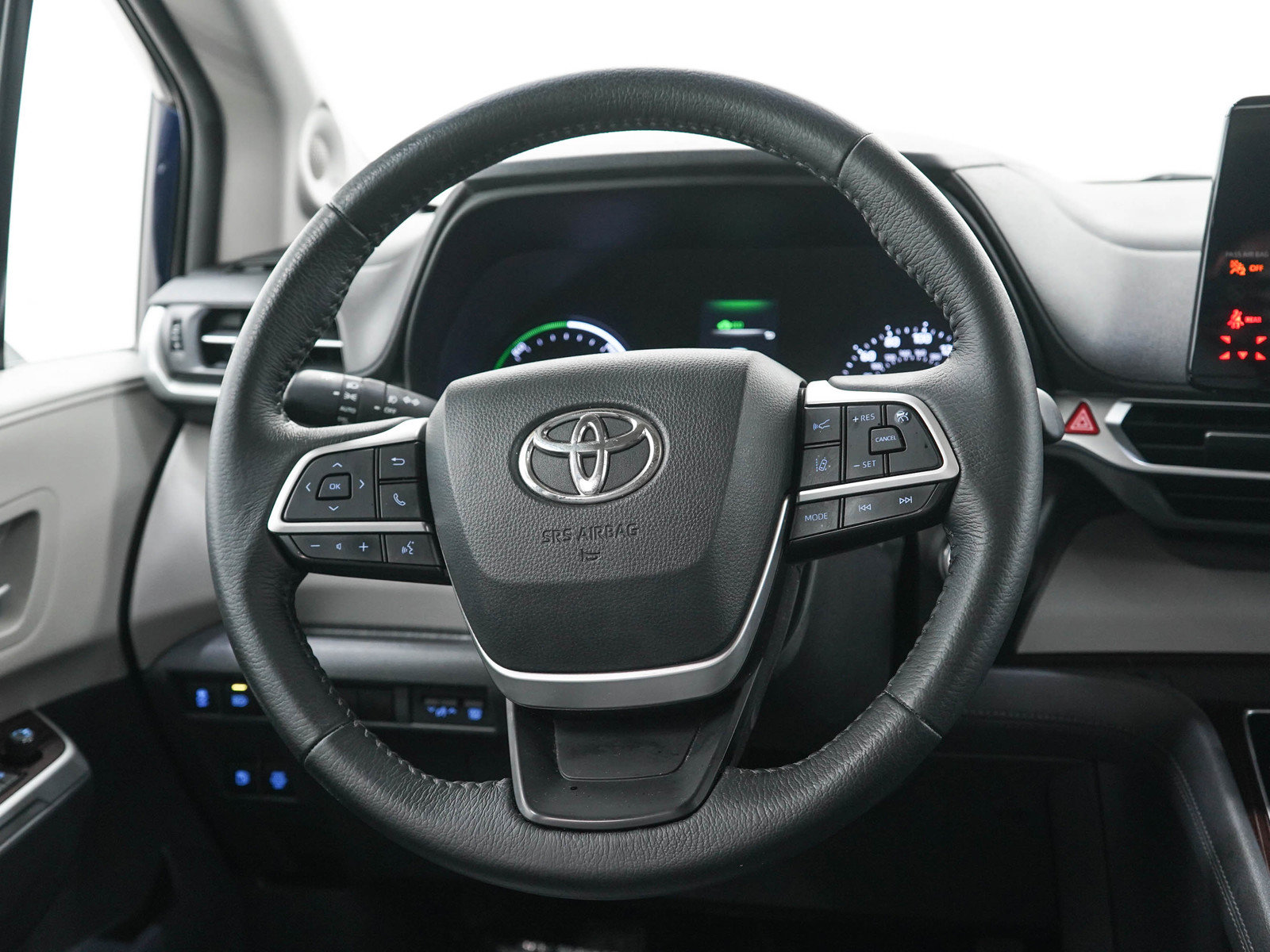 Used 2021 Toyota Sienna XLE w/ XLE Plus Package AWD/4WD image 18