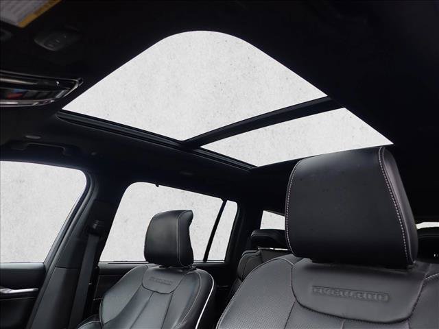Used 2022 Jeep Grand Cherokee L Overland w/ Luxury Tech Group IV AWD/4WD image 14