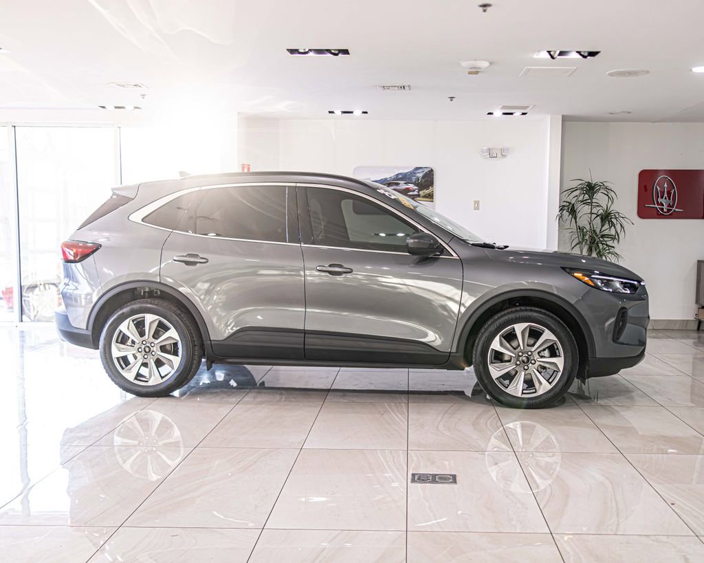 Used 2025 Ford Escape Platinum image 10