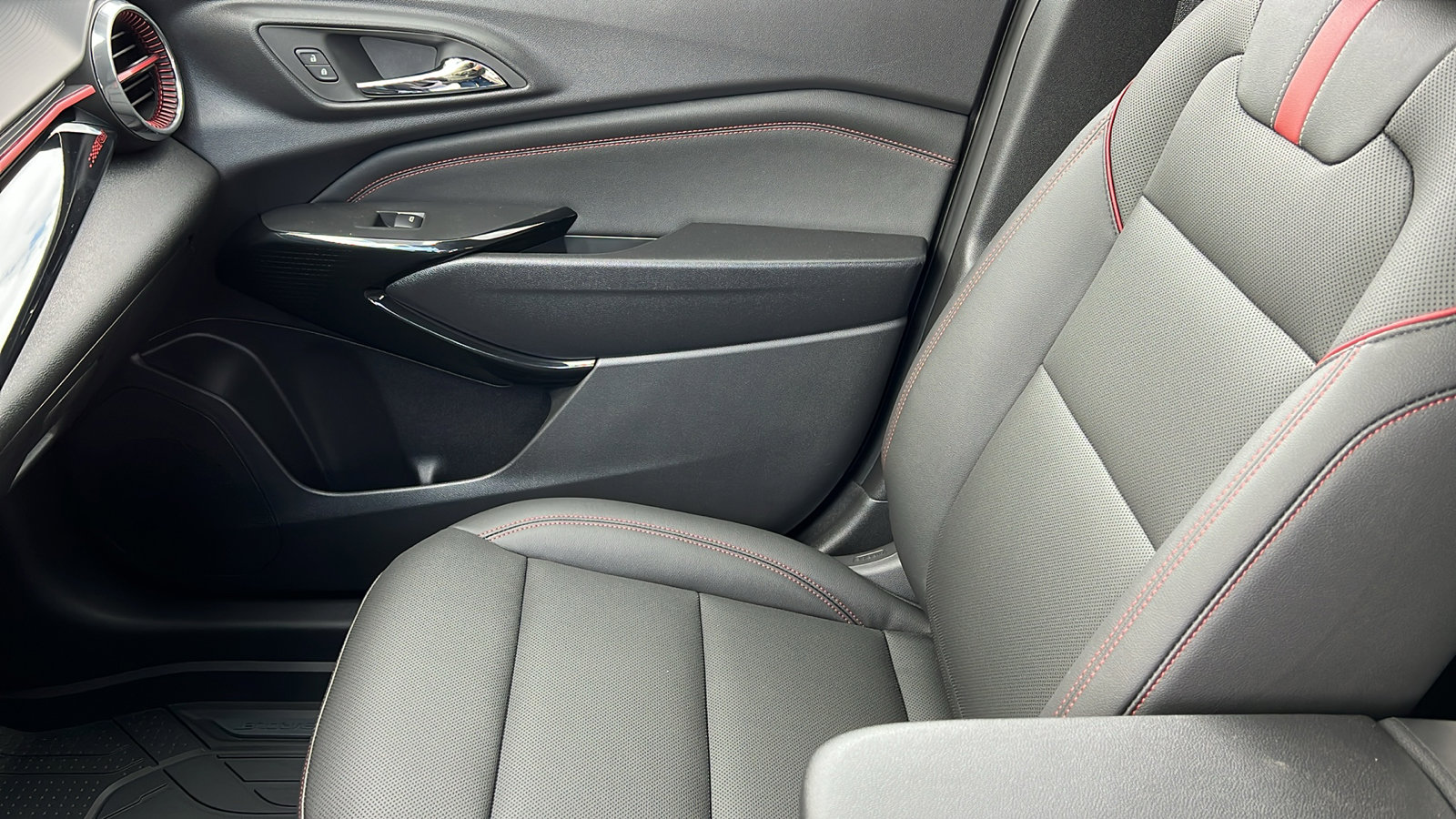 New 2025 Chevrolet Trax RS w/ Driver Confidence Package image 19