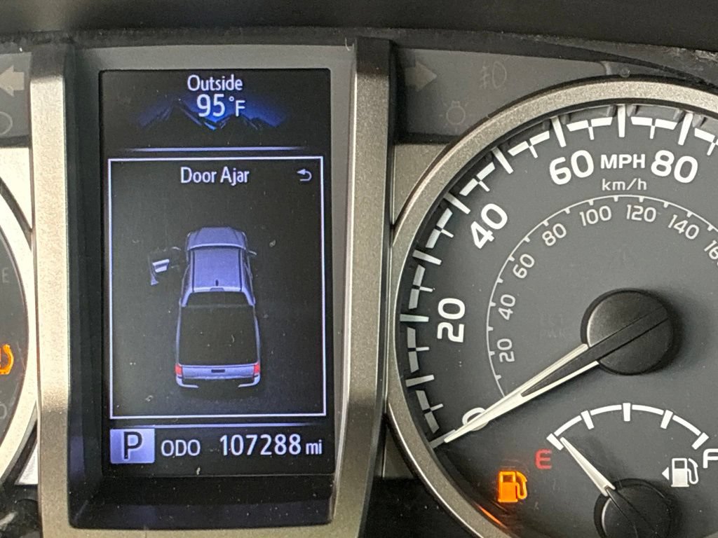 Used 2020 Toyota Tacoma SR5 AWD/4WD image 25
