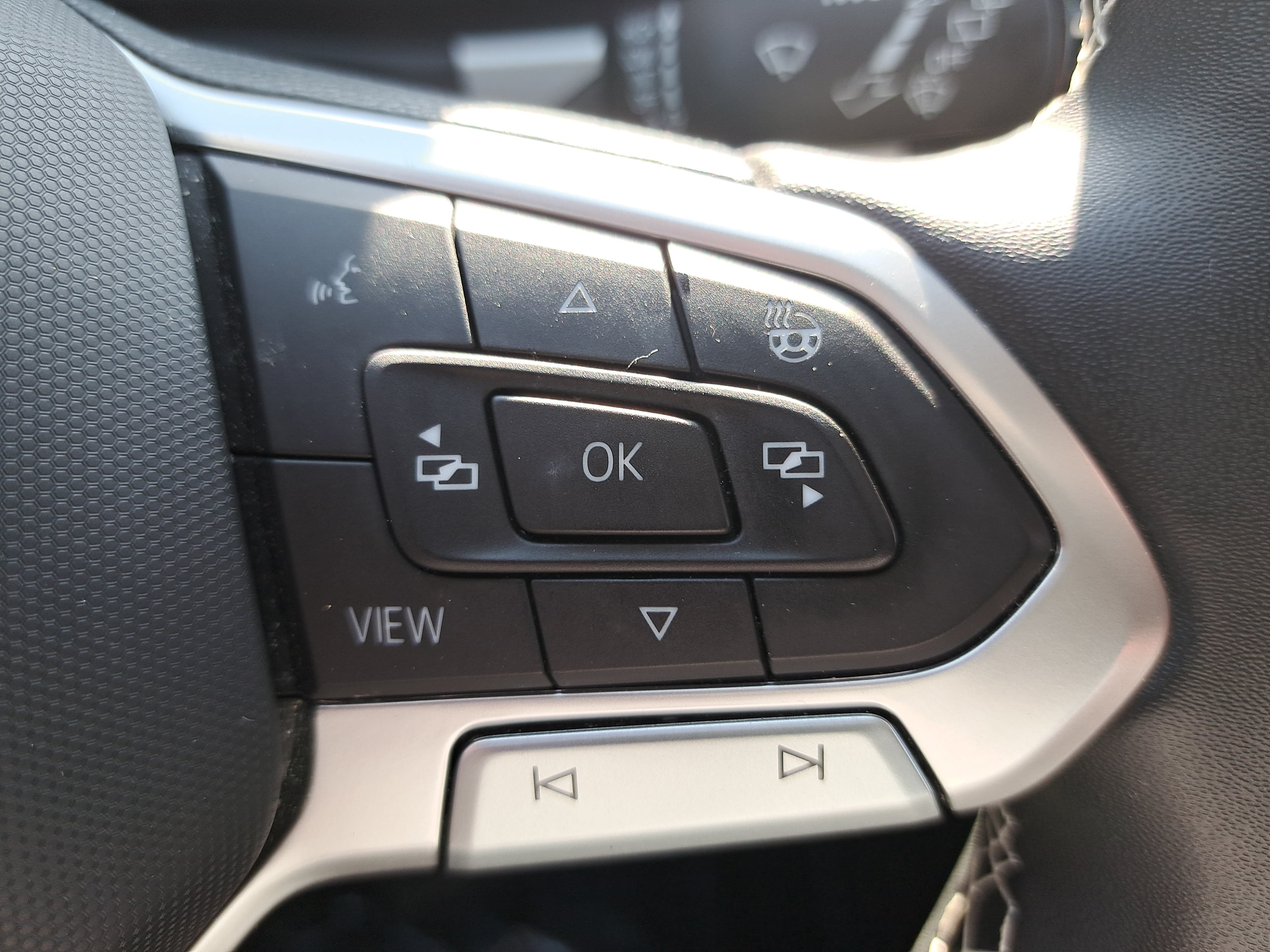 Used 2023 Volkswagen Atlas SEL AWD/4WD image 19