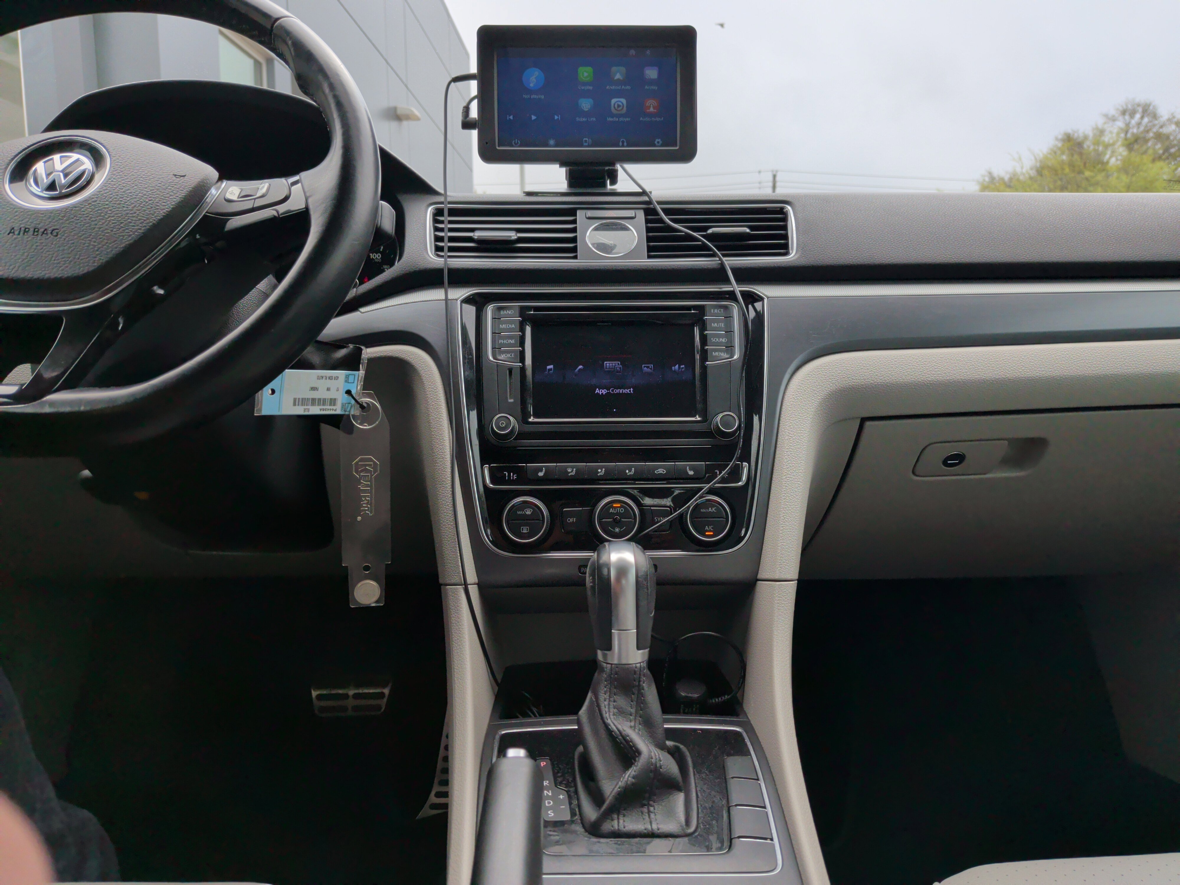 Used 2017 Volkswagen Passat 1.8T R-Line w/ R-Line Lighting Package image 29