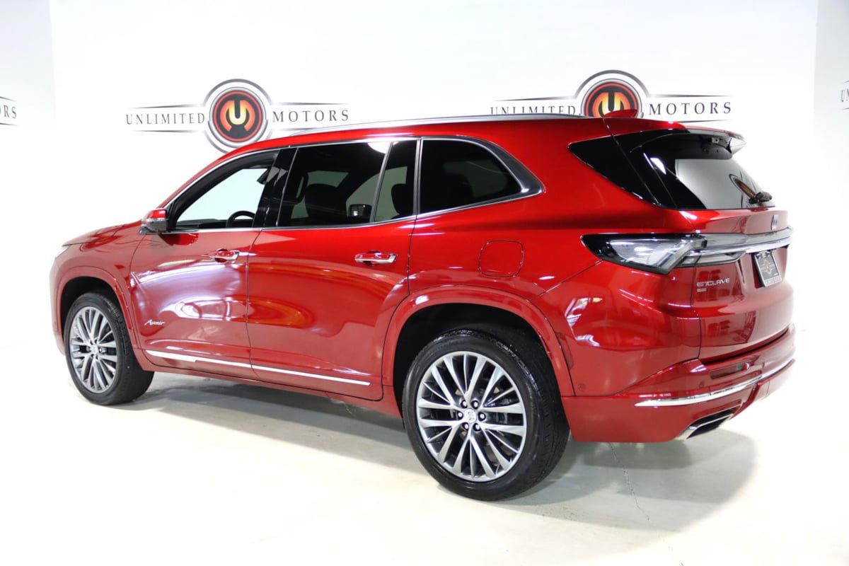 Used 2025 Buick Enclave Avenir w/ Super Cruise Package AWD/4WD image 3