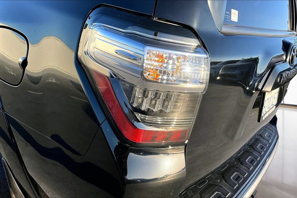 Used 2022 Toyota 4Runner TRD Off-Road AWD/4WD image 21