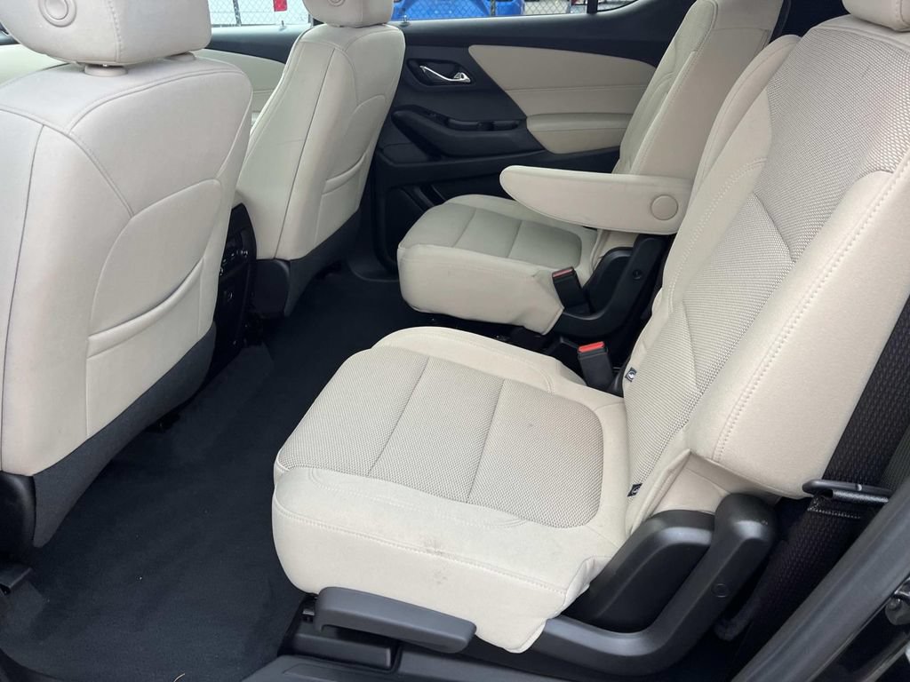 Used 2022 Chevrolet Traverse LT FWD image 11