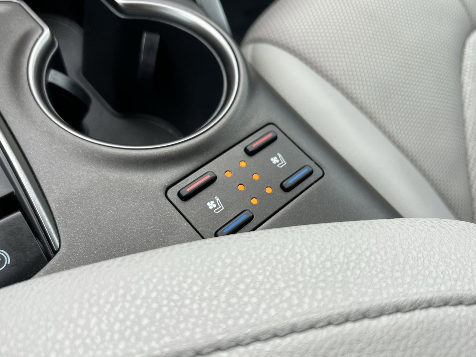 Used 2023 Toyota Camry XSE w/ Navigation Package image 31