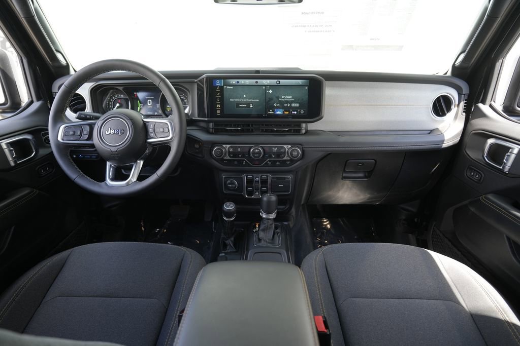 Used 2025 Jeep Wrangler Unlimited Sahara w/ Safety Group AWD/4WD image 40