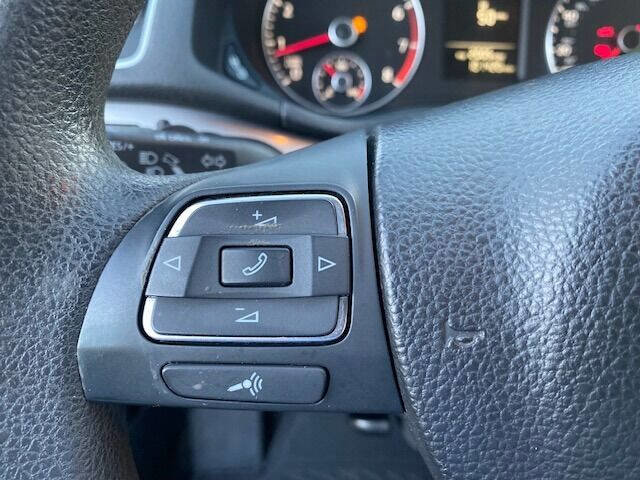 Used 2013 Volkswagen Passat 2.5 S image 16