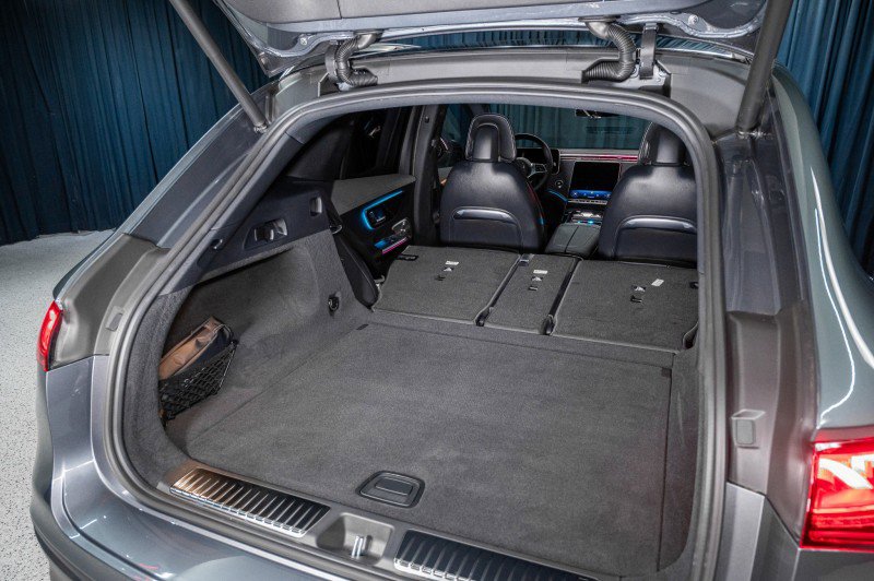 New 2026 Mercedes-Benz EQE 320+ SUV image 7