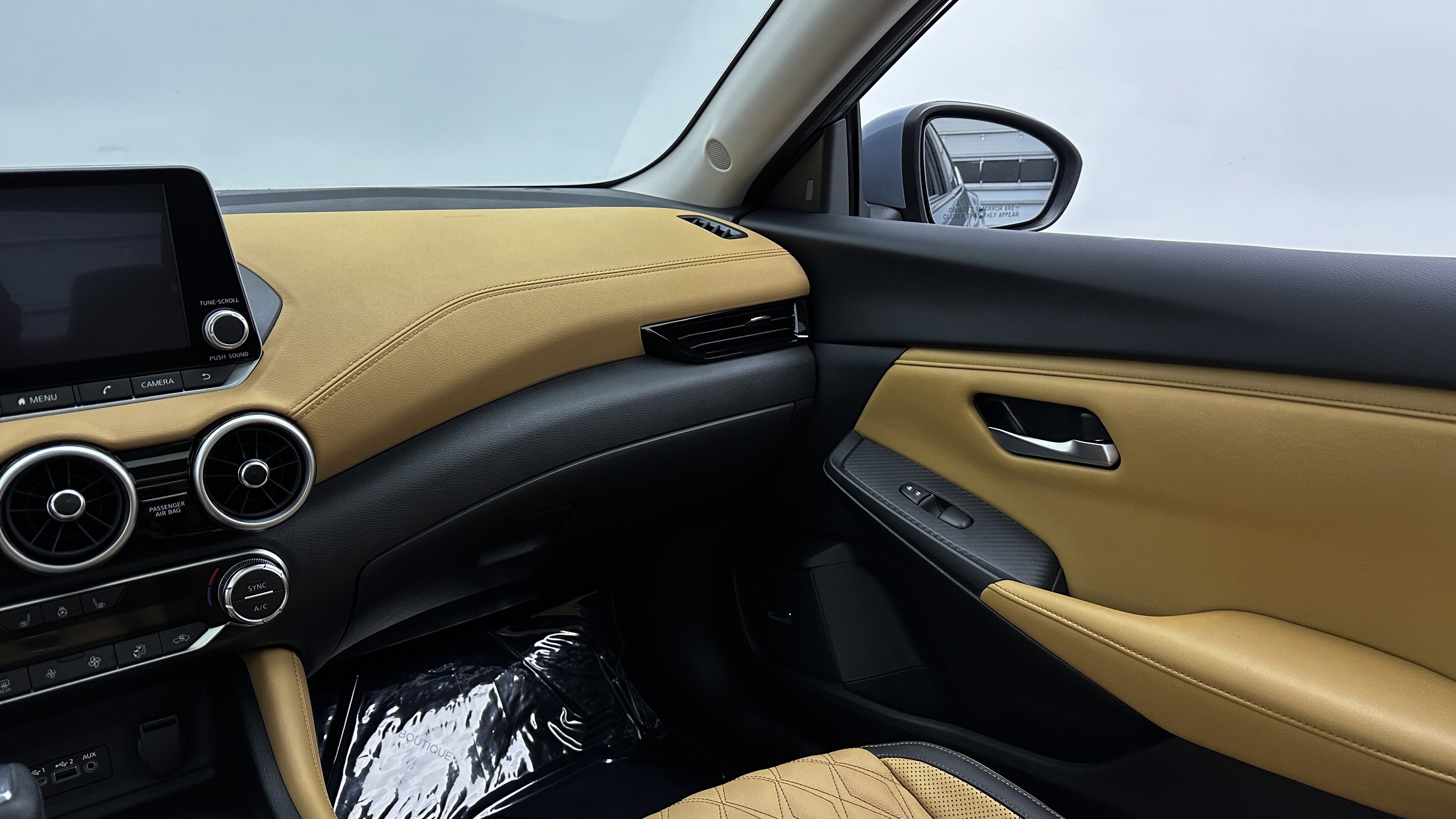 Used 2025 Nissan Sentra SV w/ SV Premium Package image 30