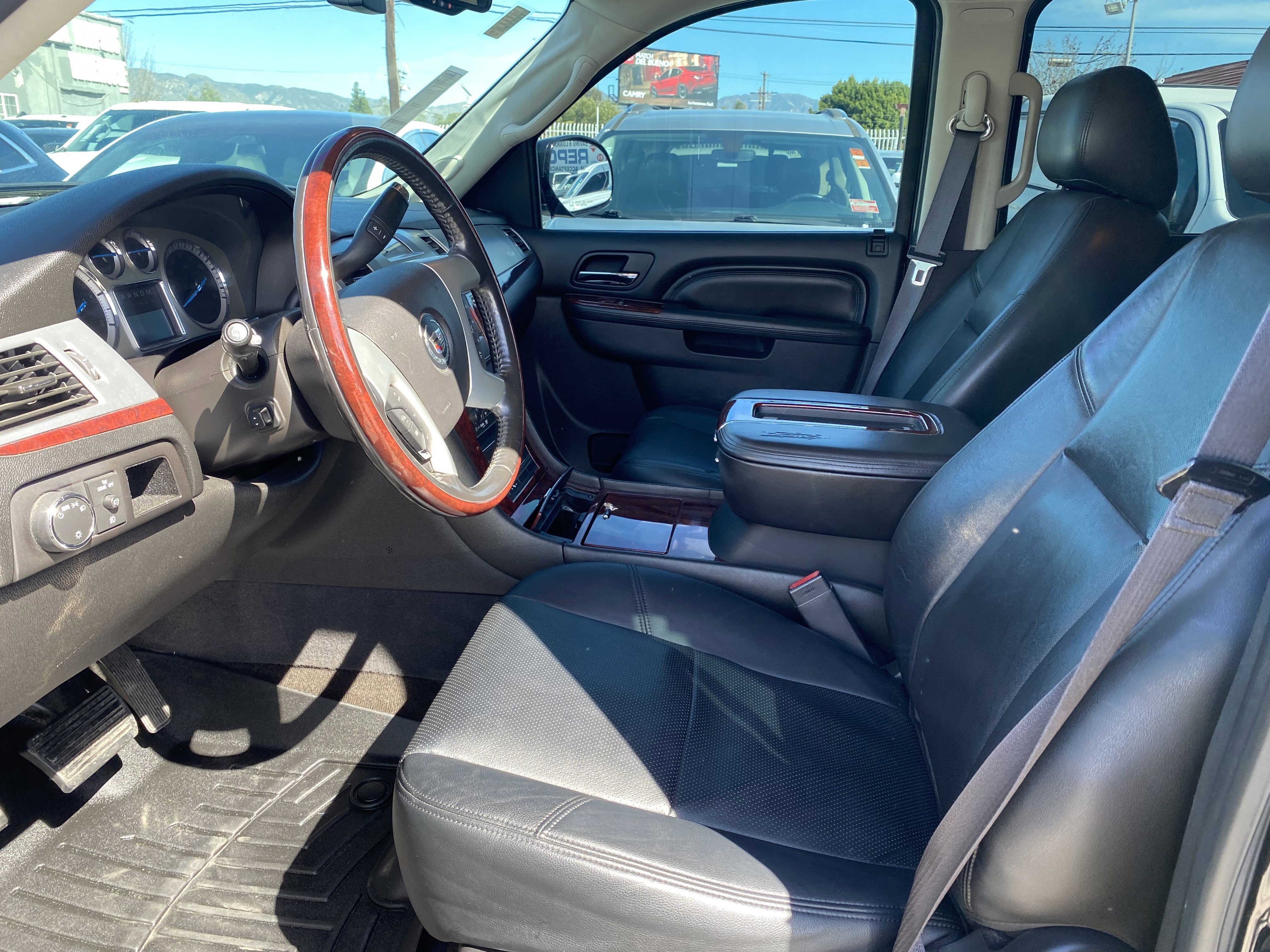 Used 2013 Cadillac Escalade ESV Luxury image 12