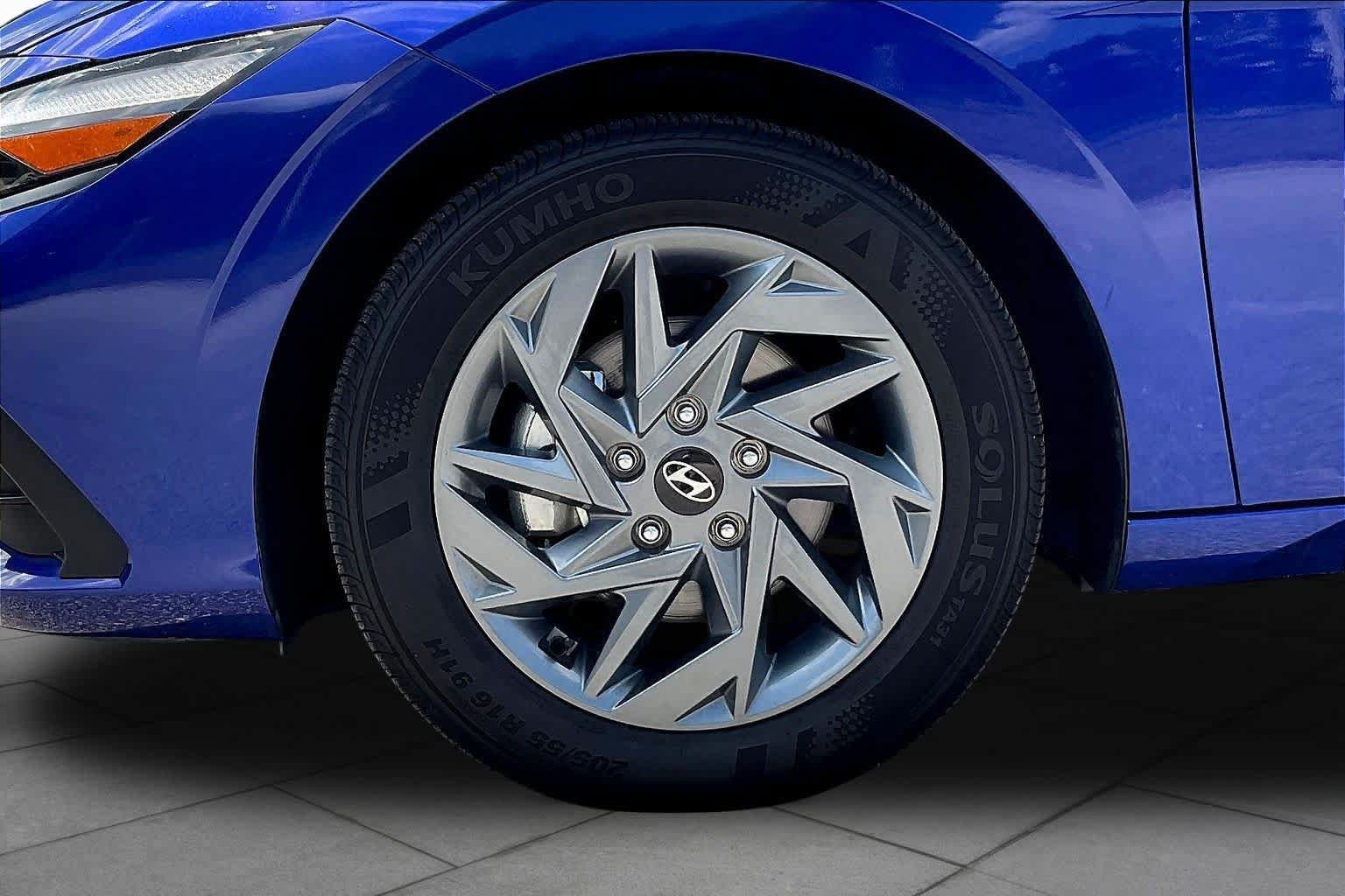 Used 2024 Hyundai Elantra SEL FWD image 11