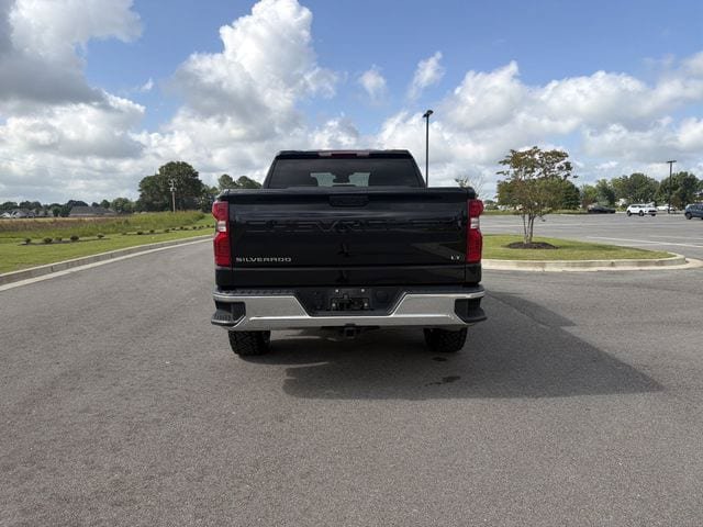 Used 2025 Chevrolet Silverado 1500 LT AWD/4WD image 4