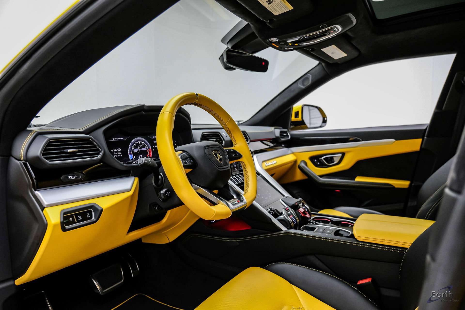 Used 2021 Lamborghini Urus AWD/4WD image 36