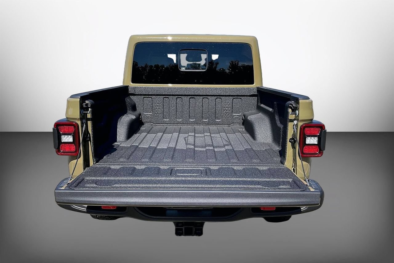 New 2026 Jeep Gladiator Rubicon w/ Steel Power Dome Hood Package AWD/4WD image 20