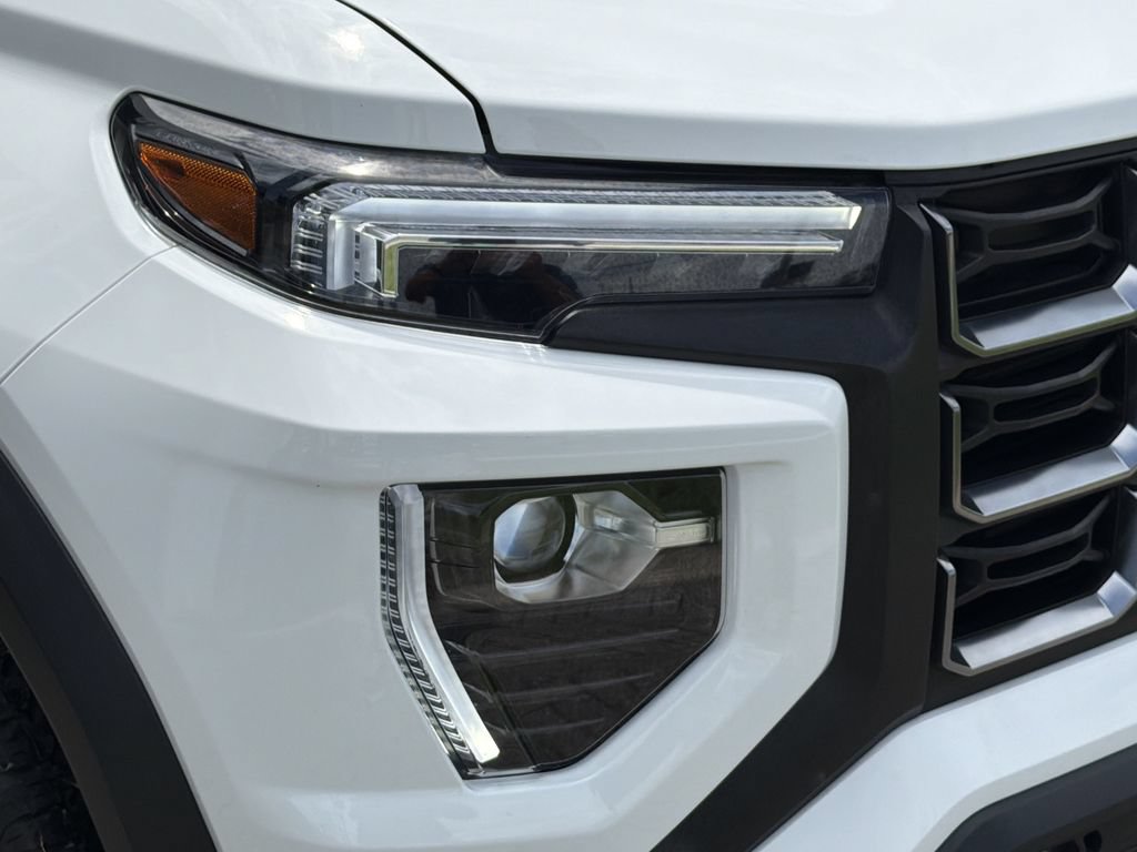 Certified 2025 GMC Canyon AT4 w/ Nightfall Edition AWD/4WD image 9