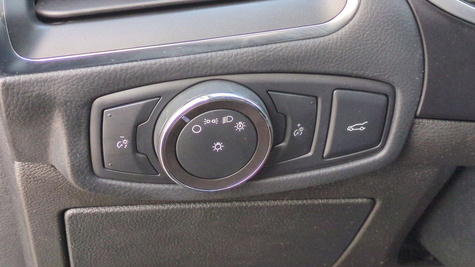 Used 2018 Ford Edge Titanium image 17