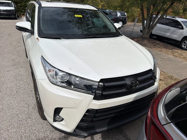 Used 2017 Toyota Highlander SE AWD/4WD image 3