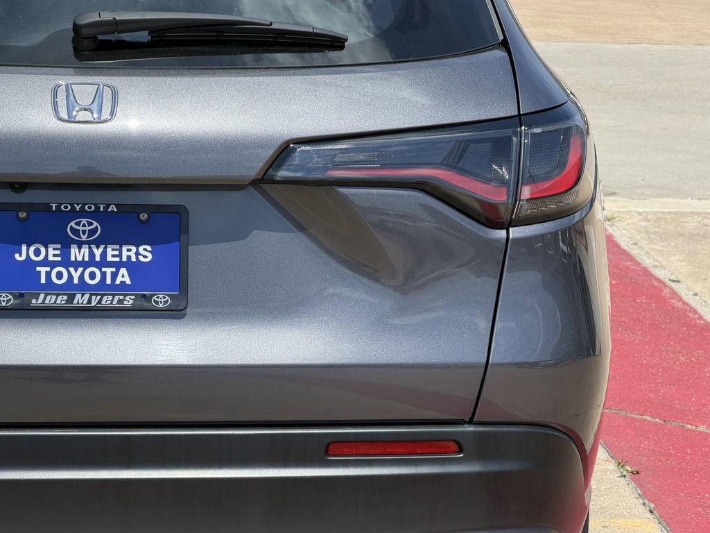 Used 2025 Honda HR-V LX image 9