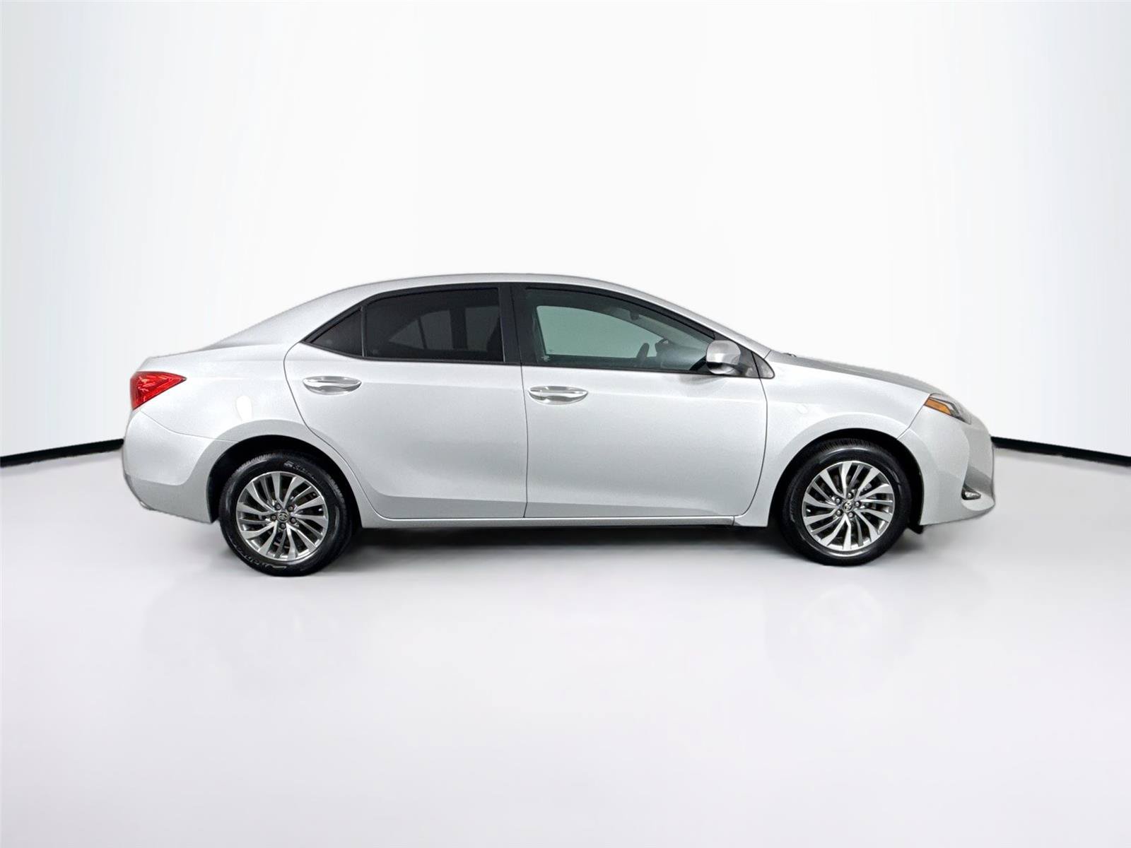 Used 2017 Toyota Corolla XLE w/ Carpet Mat Package (TMS) FWD image 10
