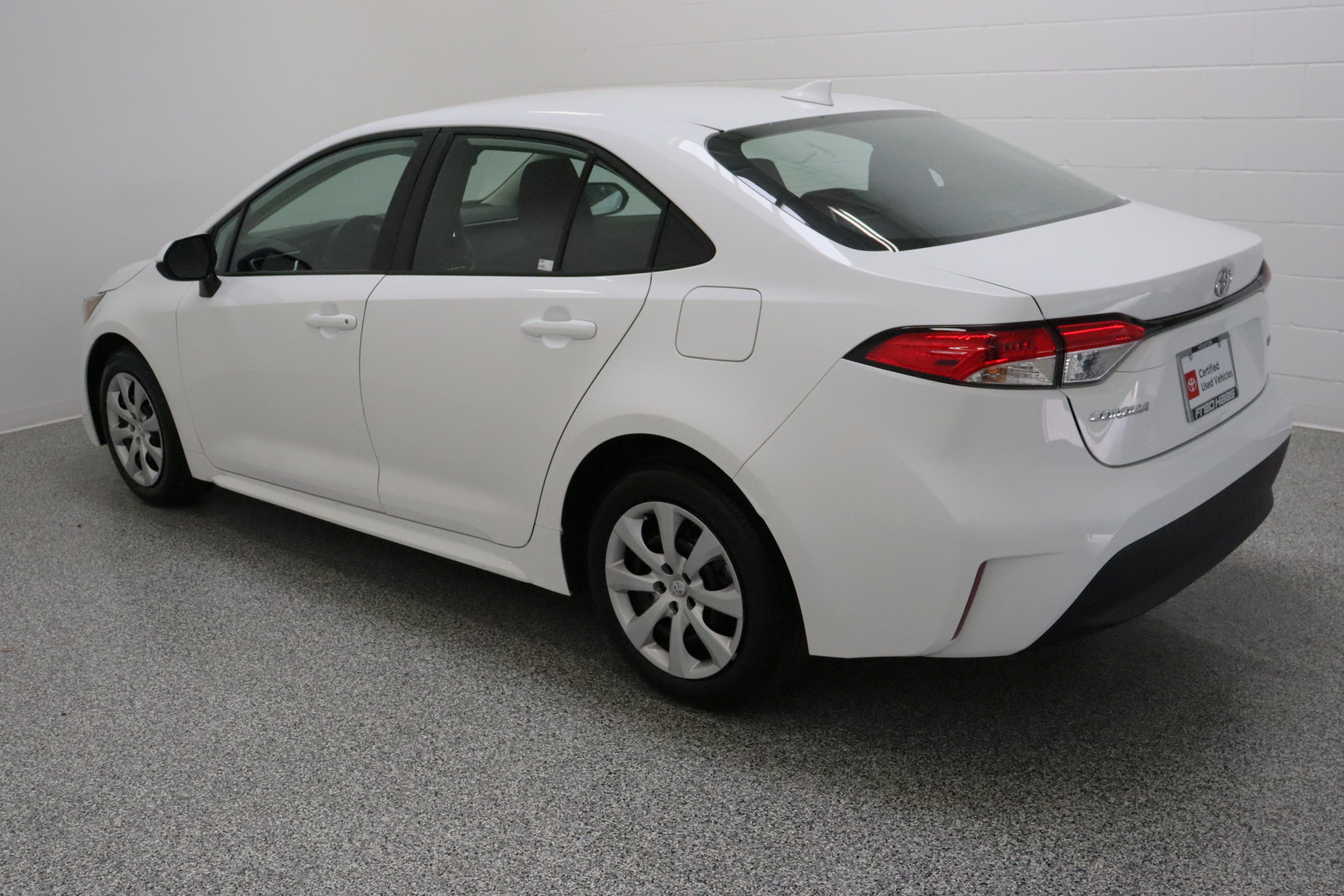 Used 2025 Toyota Corolla LE FWD image 9