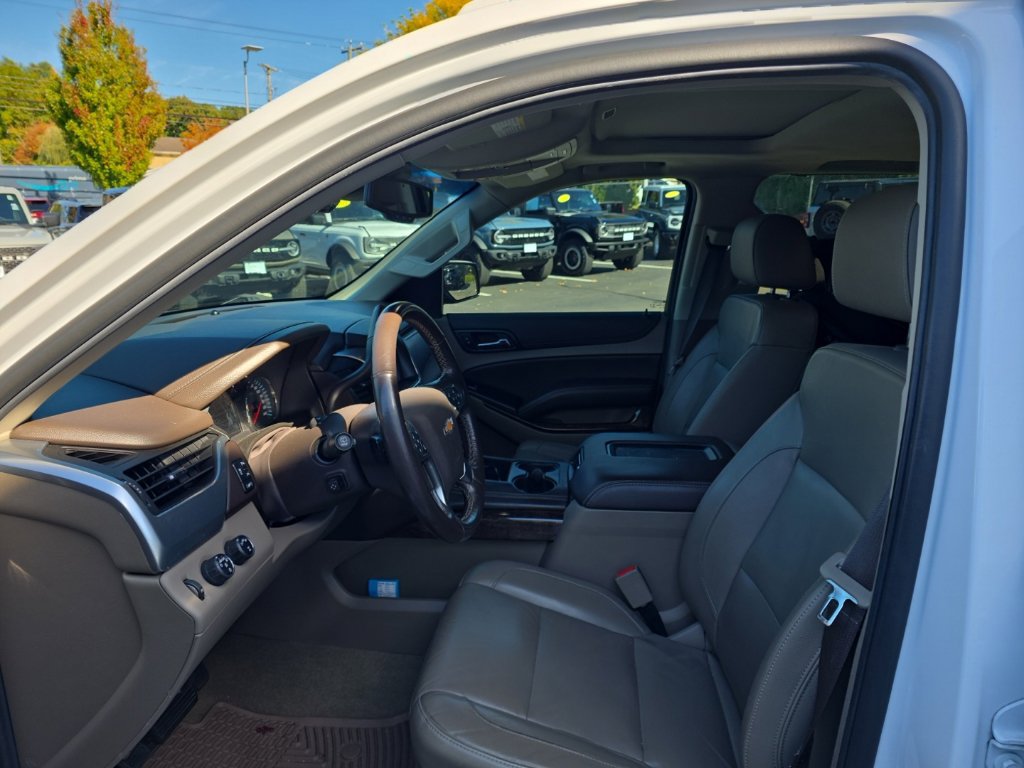 Used 2018 Chevrolet Suburban LT w/ LT Signature Package AWD/4WD image 10