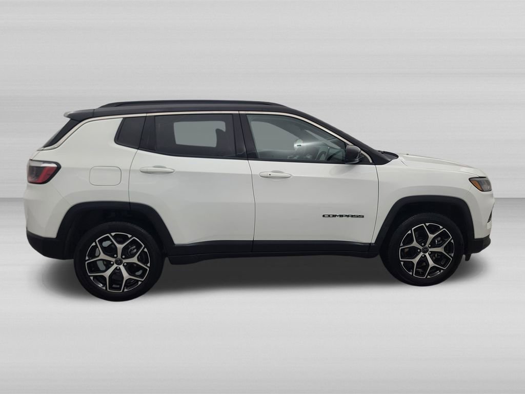 Used 2025 Jeep Compass Limited AWD/4WD image 3