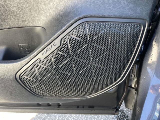 Used 2019 Toyota RAV4 LE FWD image 16