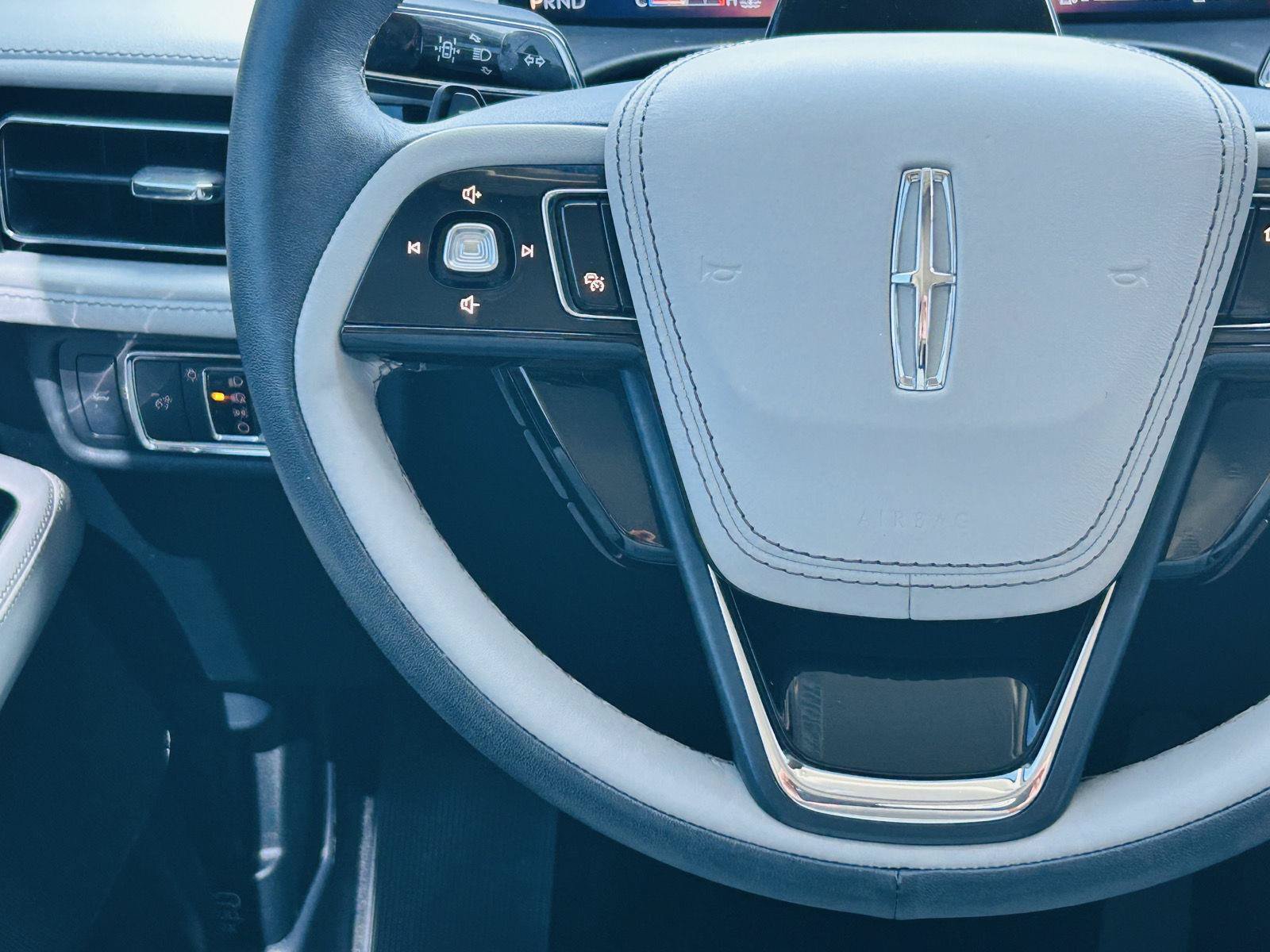 Used 2025 Lincoln Aviator AWD image 22