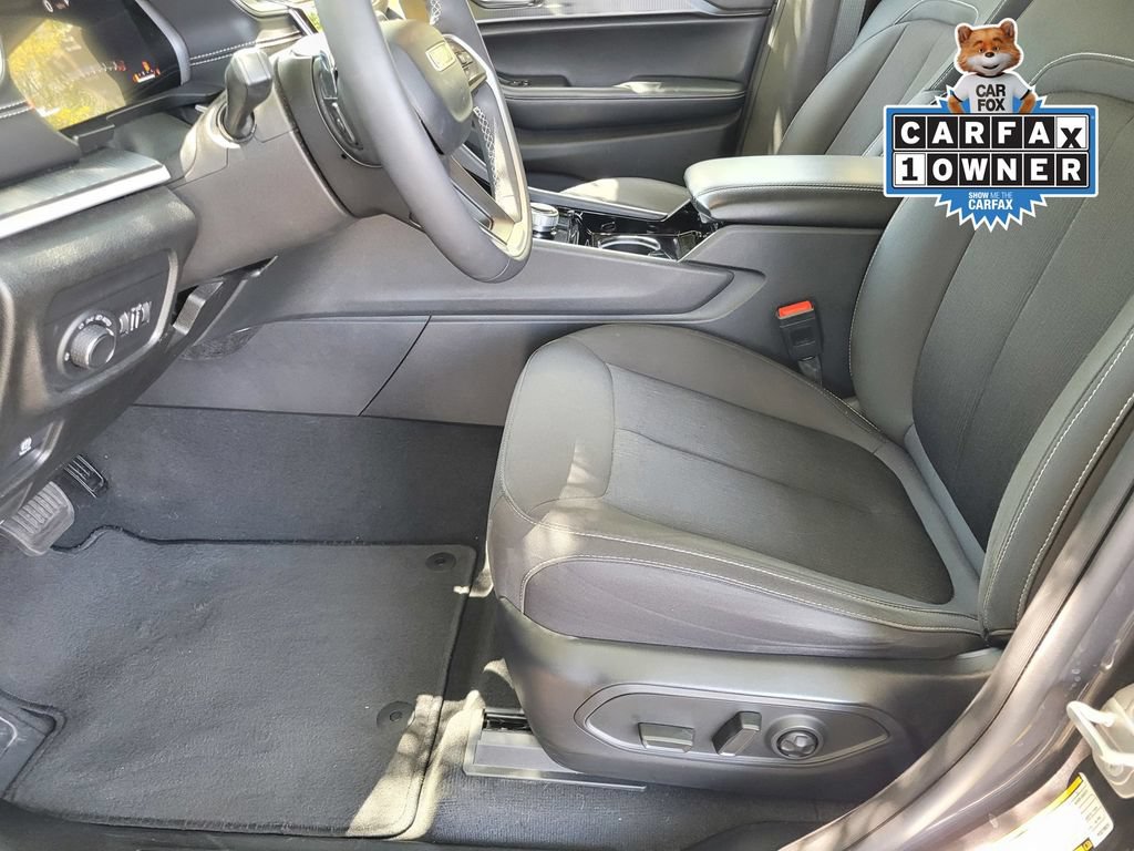 Used 2023 Jeep Grand Cherokee Laredo w/ Luxury Tech Group I AWD/4WD image 20