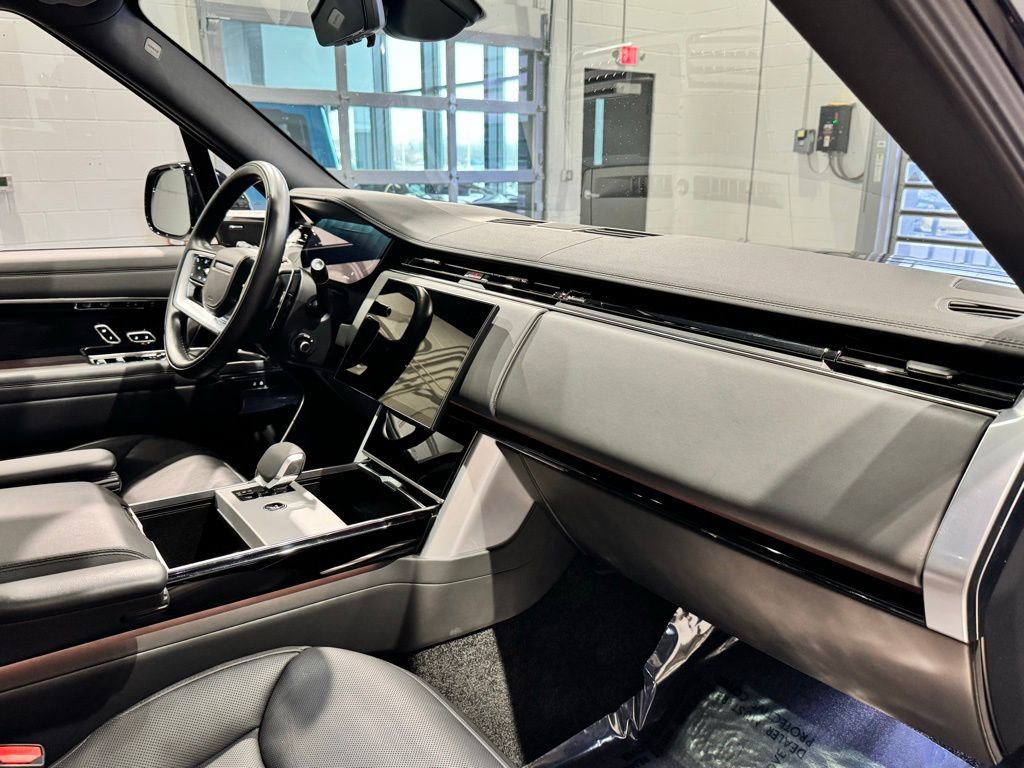 Used 2024 Land Rover Range Rover SE image 35