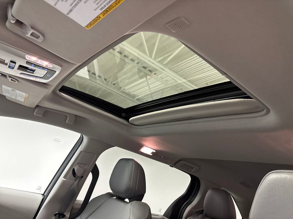 Used 2024 Toyota Sienna XLE FWD image 43