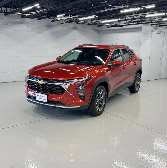 Used 2024 Chevrolet Trax LT w/ LT Convenience Package FWD image 1