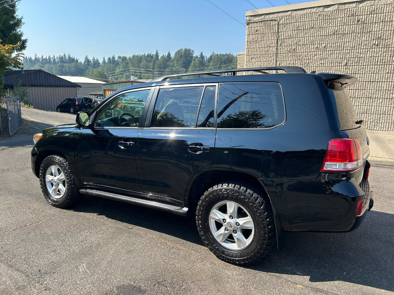 Used 2011 Toyota Land Cruiser w/ Upgrade Pkg AWD/4WD image 7