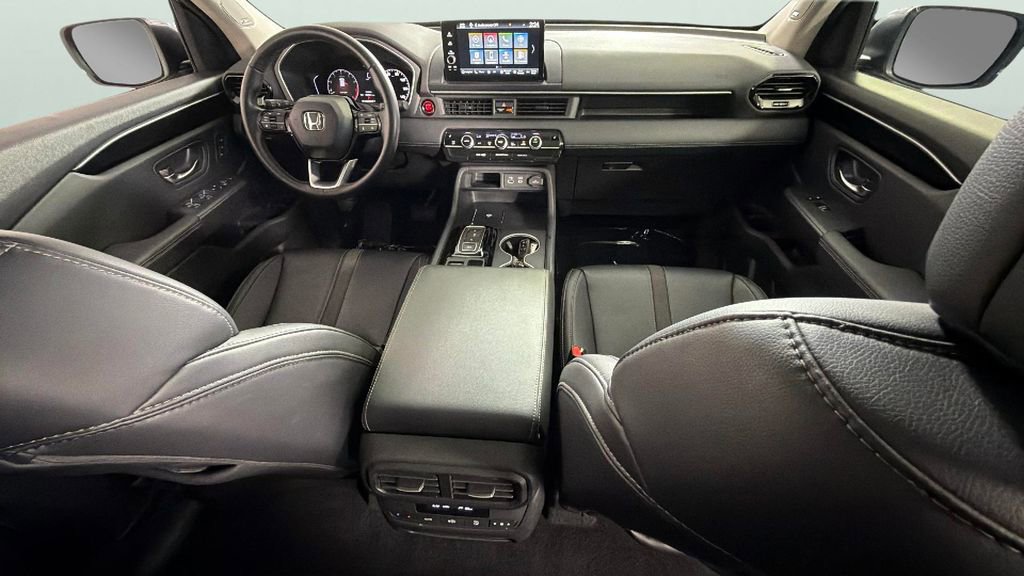 Used 2025 Honda Pilot Touring image 36