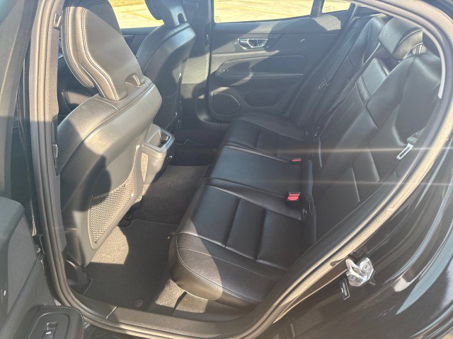 Used 2020 Volvo S60 T5 Momentum image 11