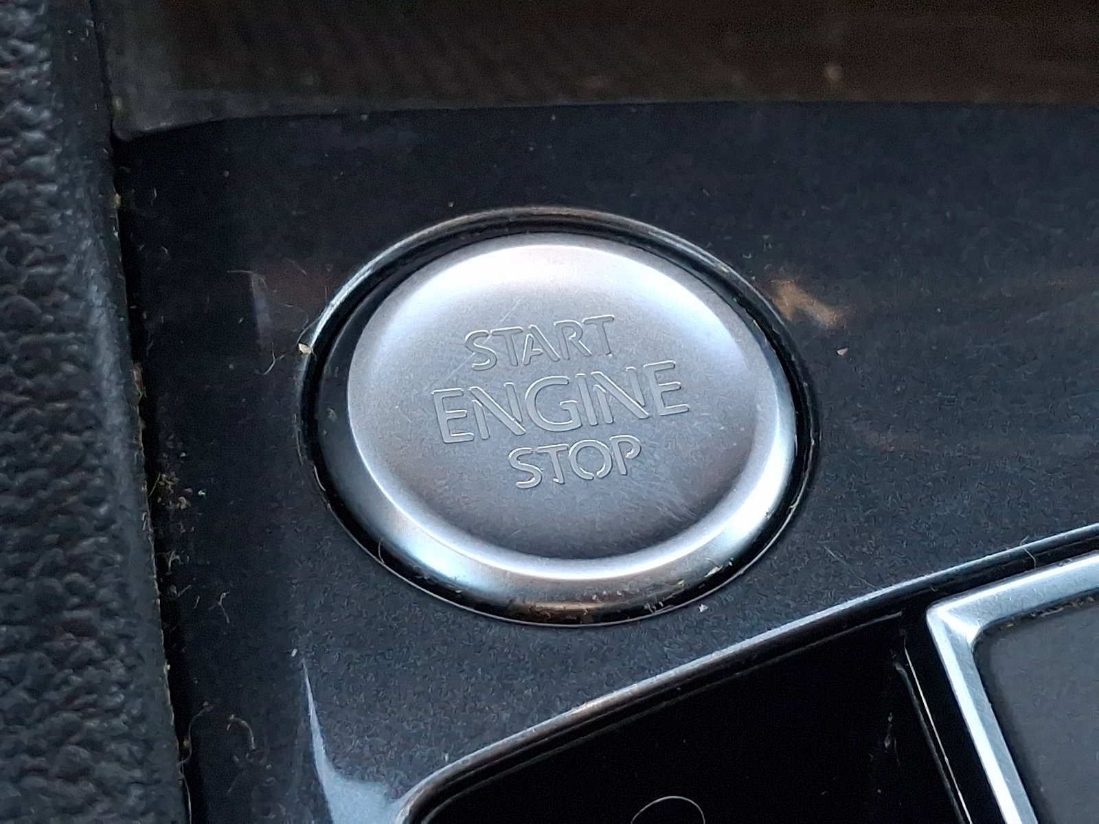 Used 2020 Volkswagen Tiguan SEL image 25