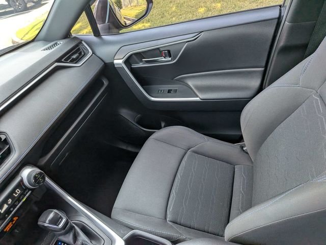 Used 2022 Toyota RAV4 SE AWD/4WD image 17