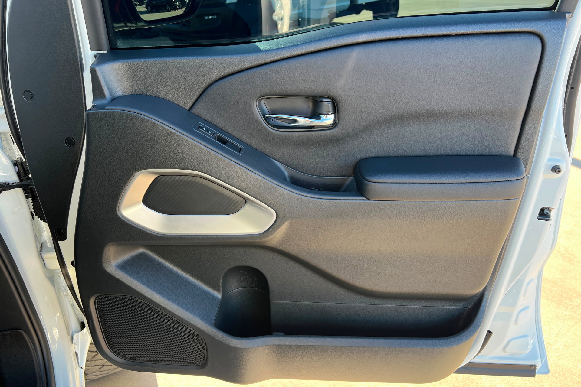 Used 2025 Nissan Frontier SV image 22