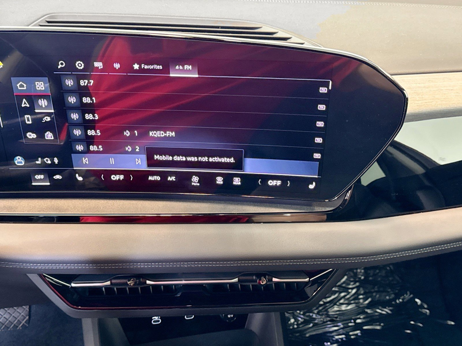 Used 2025 Audi Q6 e-tron Premium w/ Convenience Package image 13