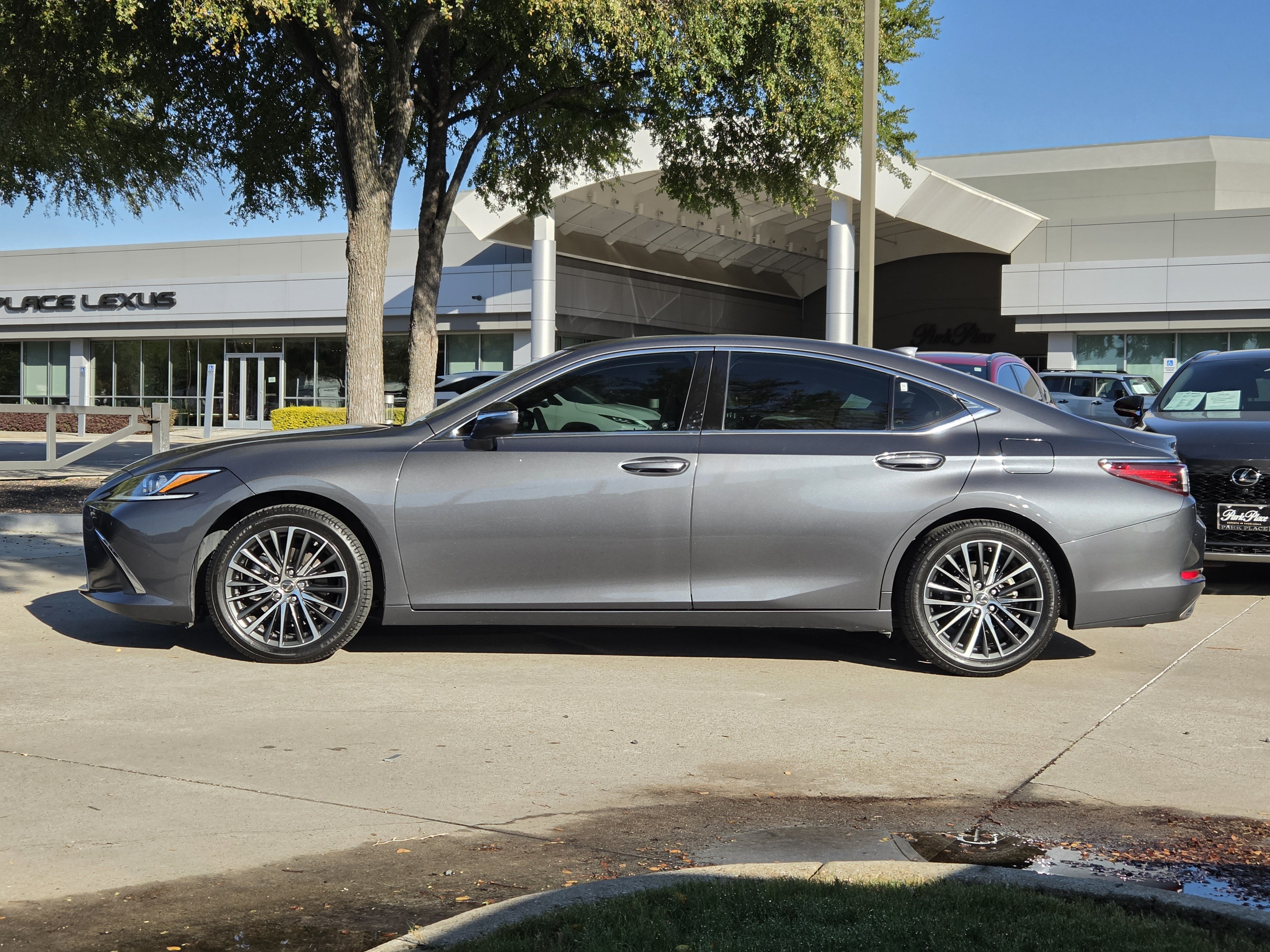 Used 2022 Lexus ES 350 w/ Premium Package FWD image 3