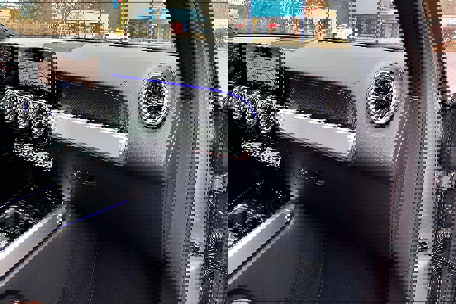 Used 2025 Mercedes-Benz GLB 250 4MATIC image 19