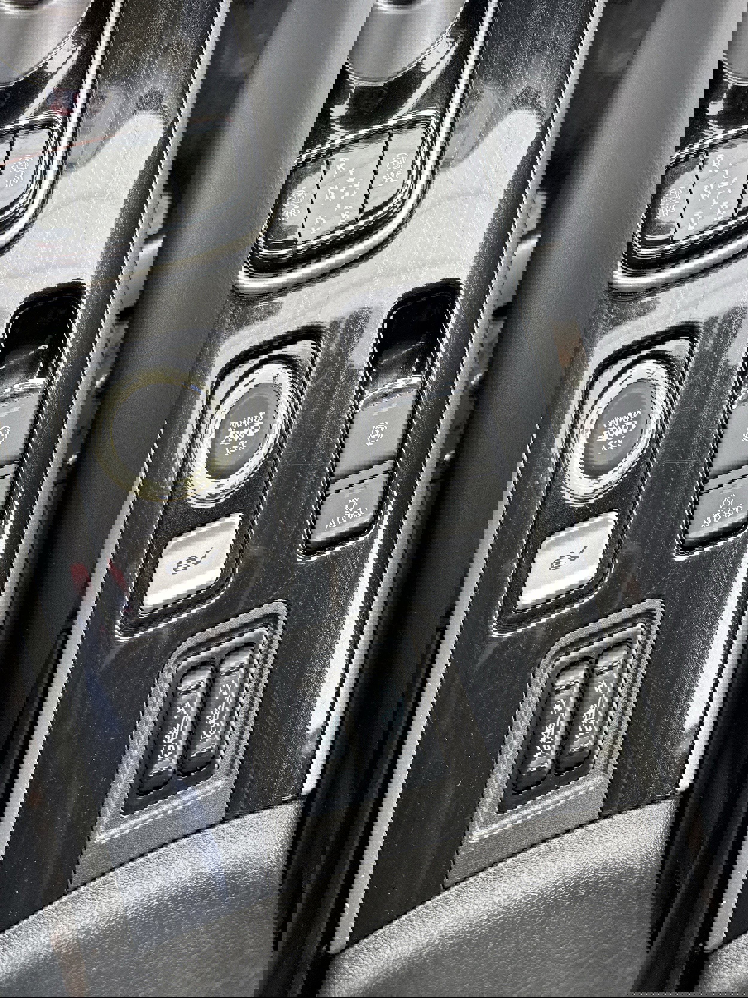 Used 2018 Mitsubishi Outlander SEL image 20